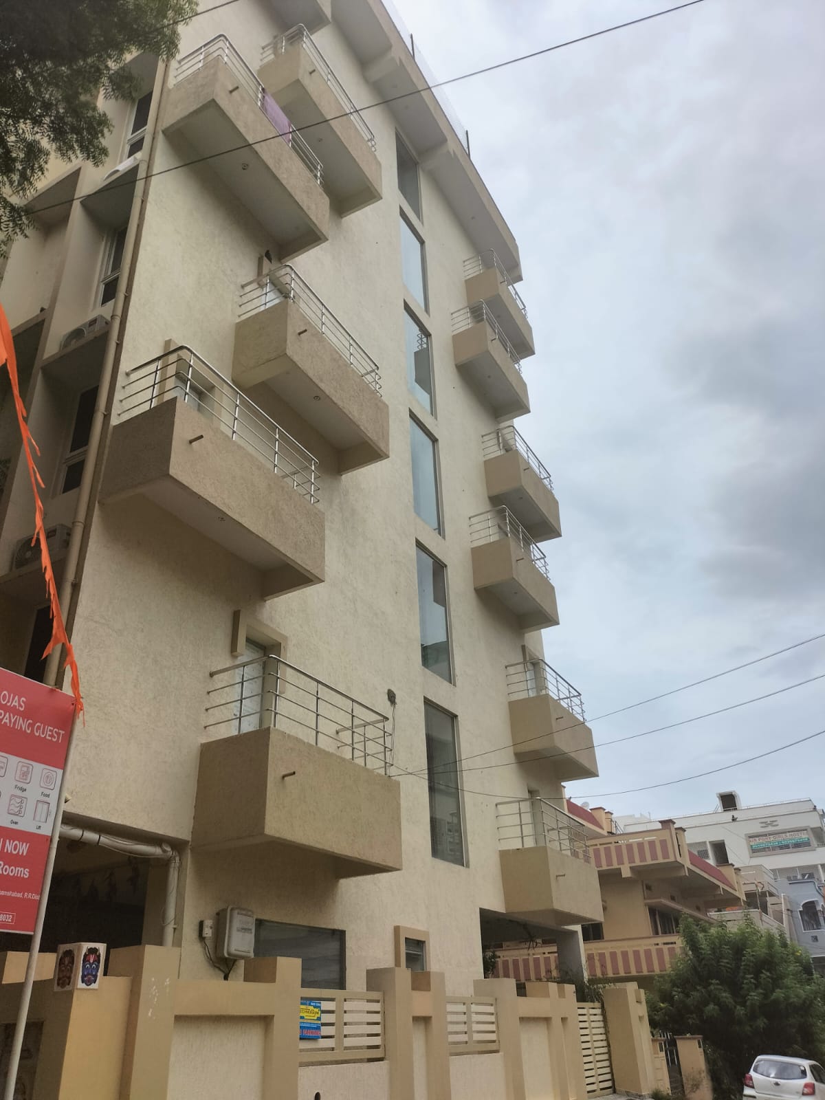 33 Comfortable and Pocket friendly for Single or Family at OJAS PREMIUM PAYING GUEST, Hyderabad, India
