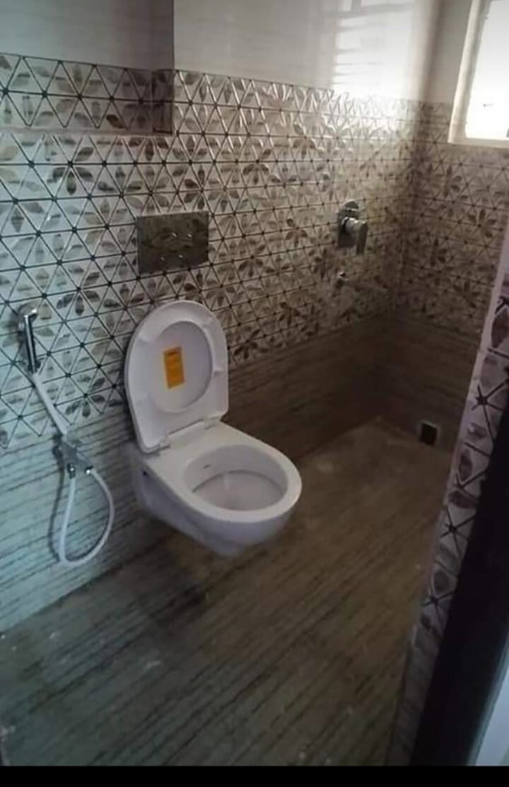 b4 Ready to Move 2 Bed- Freehold Flat (Builder Property)