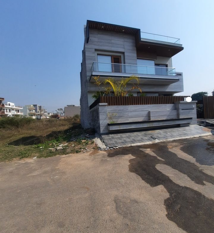 3 beds 3 baths House for Sale in Chandigarh