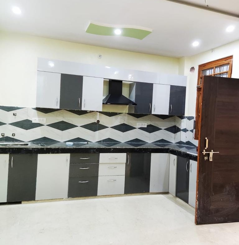 3 Beds Apartment for Sale Uttar Pradesh, India