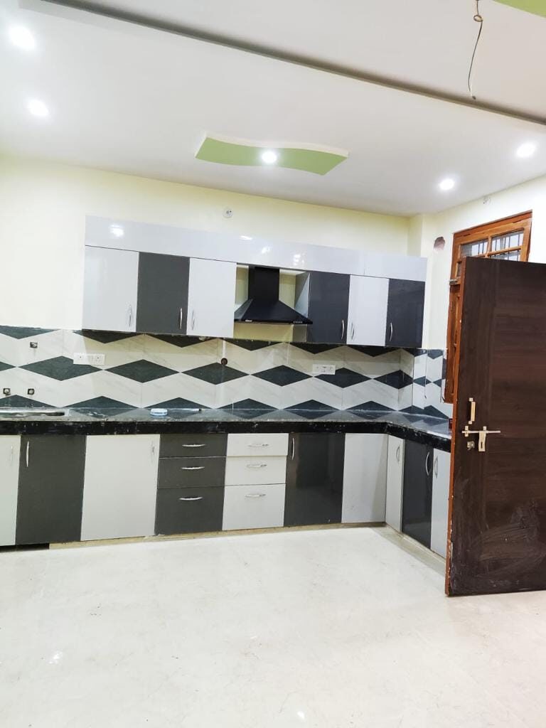 l3 3 Beds Apartment for Sale Uttar Pradesh, India