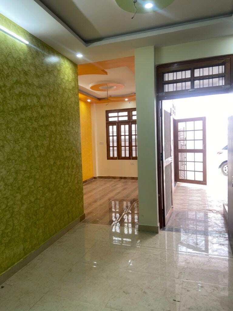l4 3 Beds Apartment for Sale Uttar Pradesh, India