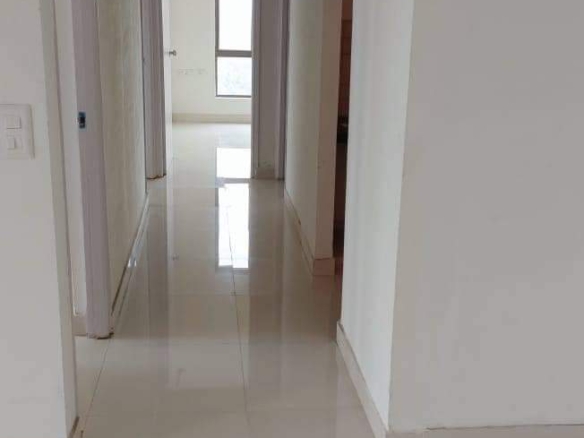 High rise property 3 Beds with covered car parking
