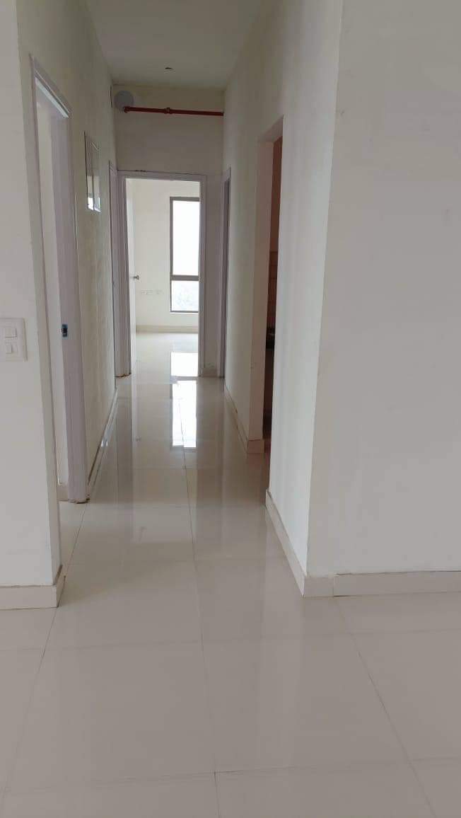 hh3 High rise property 3 Beds with covered car parking