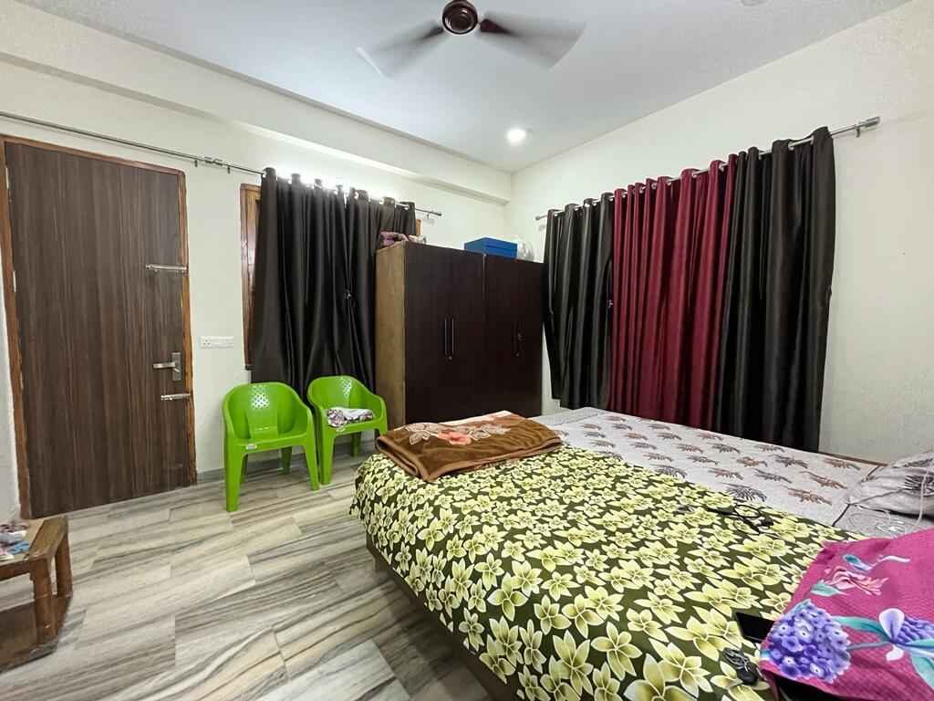 20 Beds 18 Baths – House