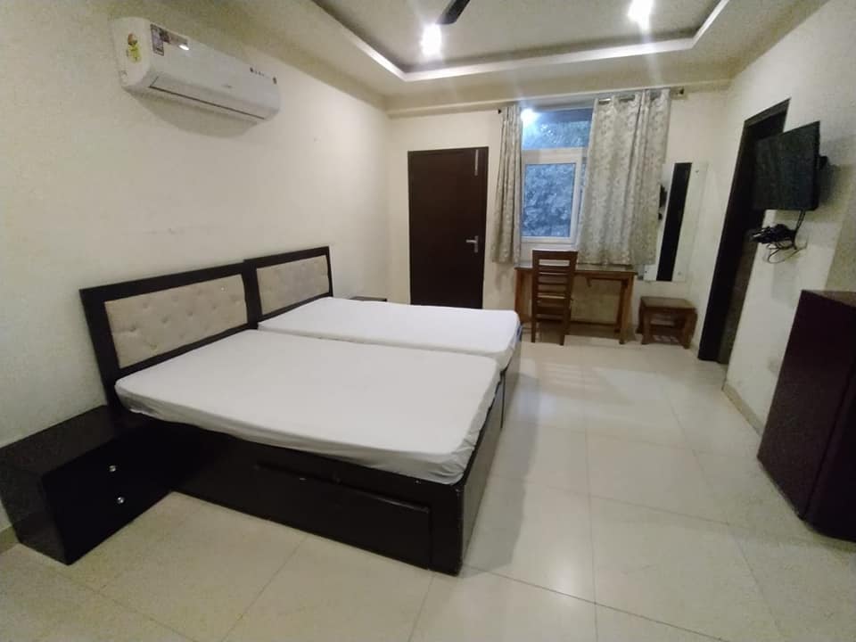 FULLY FURNISHED SERVICE APPRTMENT ROOMS AVAILABLE FOR RENT