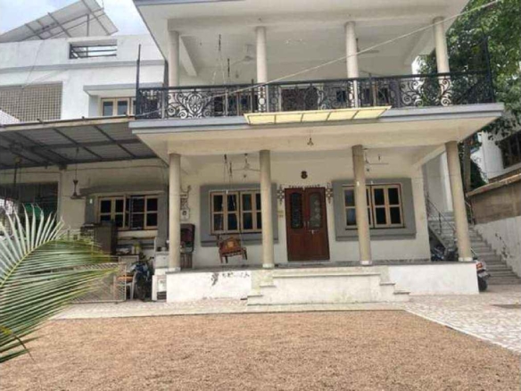 6 Bedroom Luxury House for Sale in Ahmedabad, Gujarat
