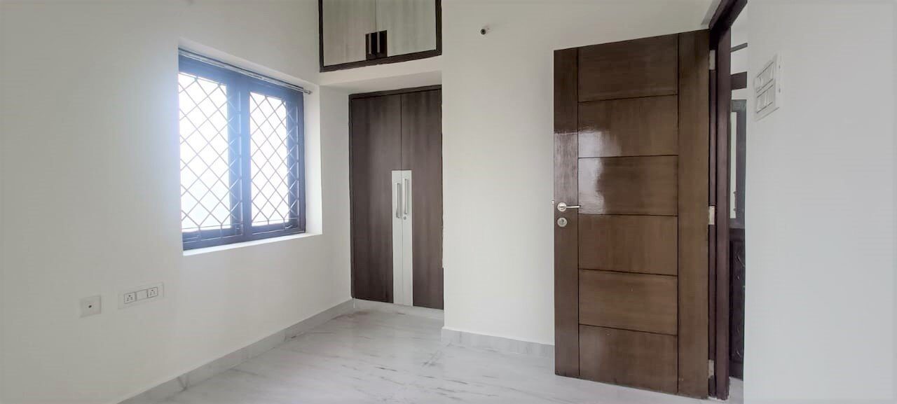 lu5 RE-SALE FURNISHED 3BHK FLAT FOR SALE @ ATHAPUR, HYDERABAD.