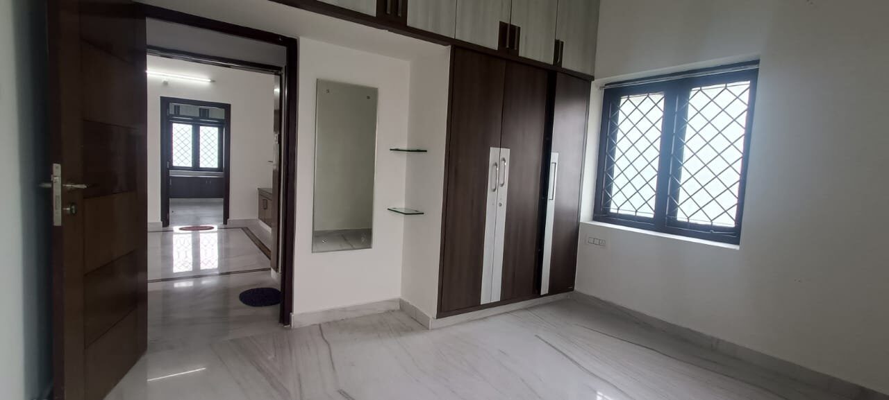 lu6 RE-SALE FURNISHED 3BHK FLAT FOR SALE @ ATHAPUR, HYDERABAD.