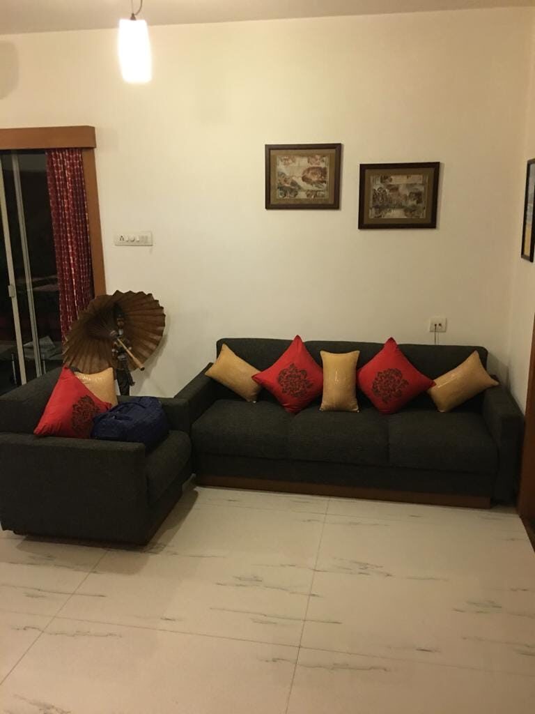 4 Beds Apartment on Rent in Ahmedabad, Gujarat