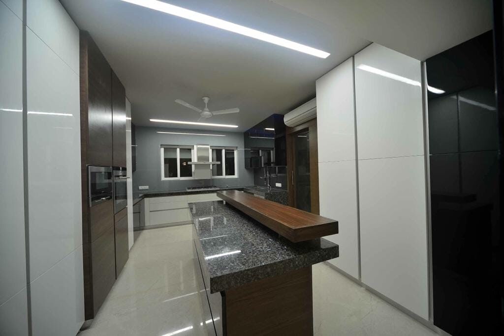 4 BHK+ Servant Room Premium Luxurious Flat on Sale in Ahmedabad,Gujarat