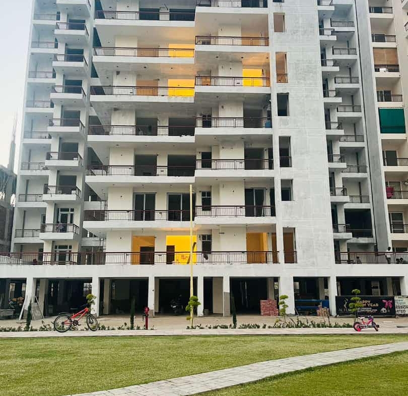 2 / 3 BHK Luxury Apartments for Sale at Ambala-Chandigarh Expressway, Zirakpur (Mohali)