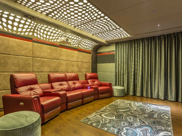 6 Bedroom Flat for Sale in Surat, Gujarat