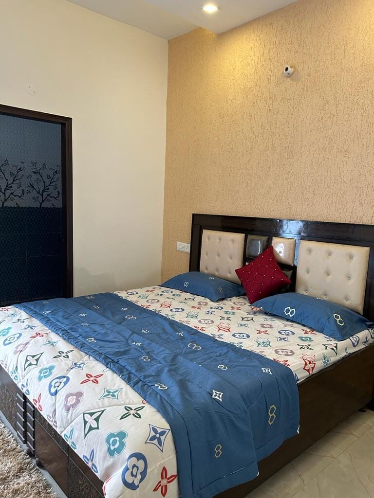 ro Residential/ Commercial/Flats 2BHK,3BHK / VILLAS PLOTS/ KOTHIS Purchase in Chandigarh