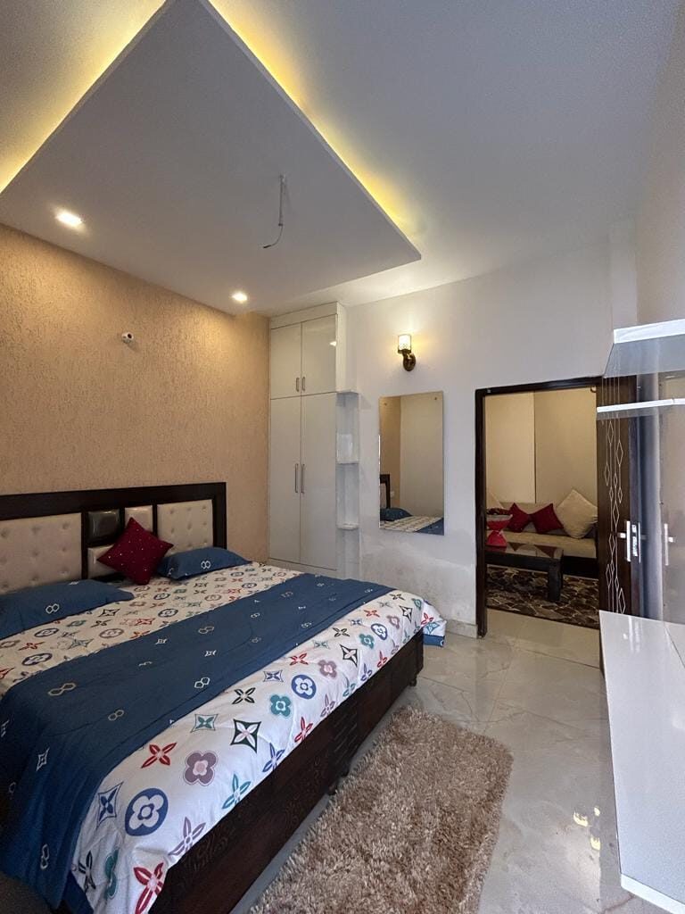 ro1 Residential/ Commercial/Flats 2BHK,3BHK / VILLAS PLOTS/ KOTHIS Purchase in Chandigarh