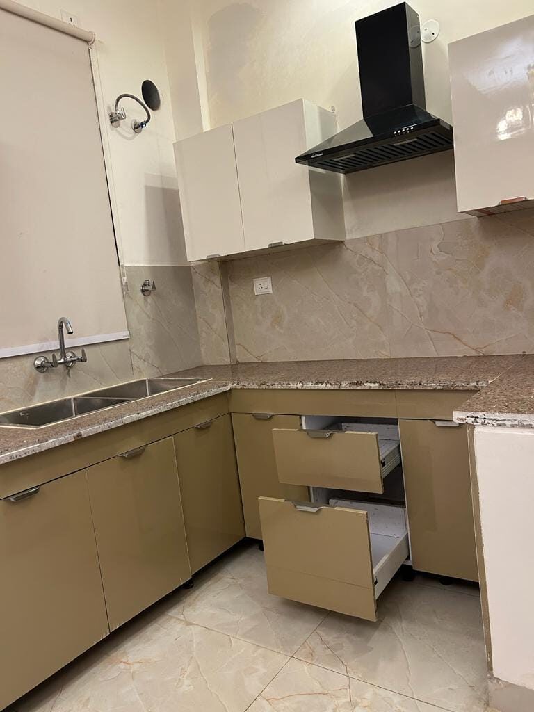 ro4 Residential/ Commercial/Flats 2BHK,3BHK / VILLAS PLOTS/ KOTHIS Purchase in Chandigarh