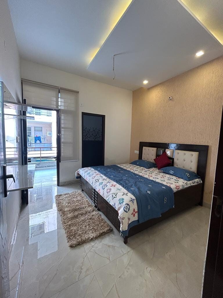 ro5 Residential/ Commercial/Flats 2BHK,3BHK / VILLAS PLOTS/ KOTHIS Purchase in Chandigarh