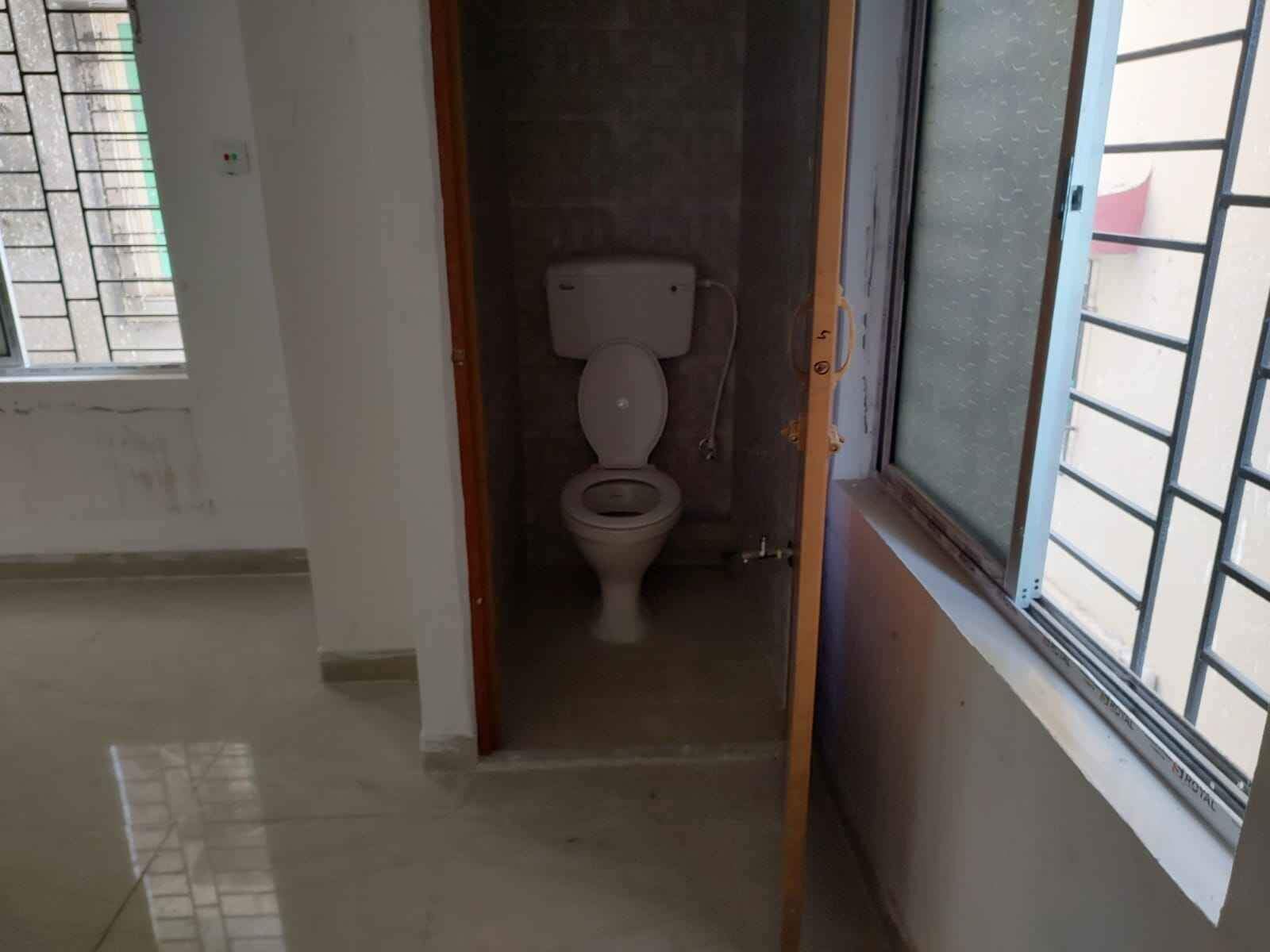 sj2 2 Bedroom Flat Available For Sale in Kolkata, WB