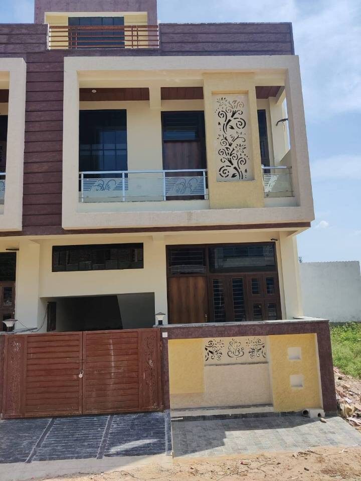 x3 4 Bedroom Villa for Sale in Delhi.