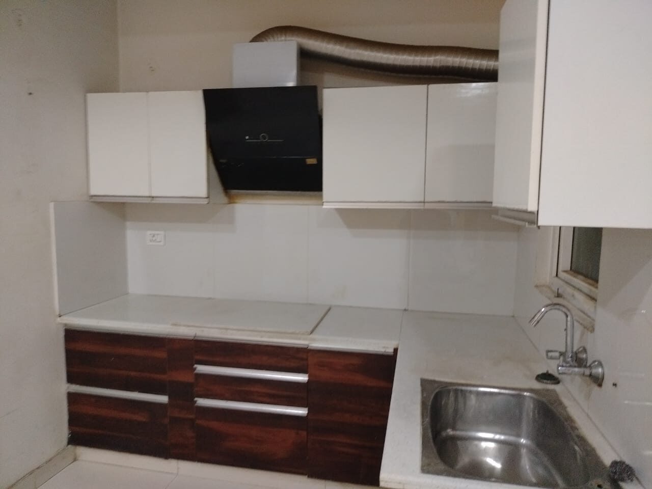 Ware house available for Rent in Noida