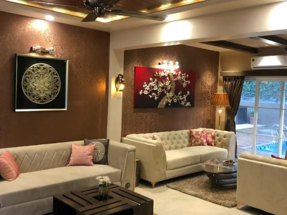 8 BHK Luxurious Villa for Sale in Pune, Maharashtra.