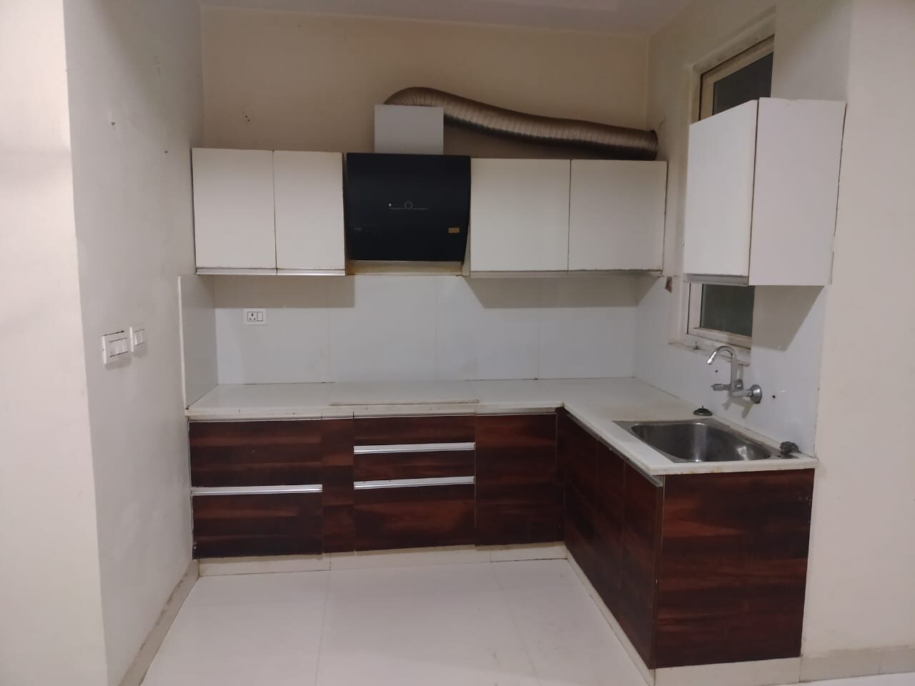 4 2 BHK Flat for Sale in Noida