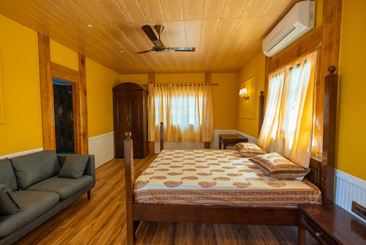 4 BHK Wooden Villa for Sale at Lonavala, Pune