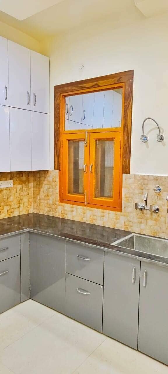 as1 3 Bedroom Independent floor for Sale in Vasundhara Ghaziabad