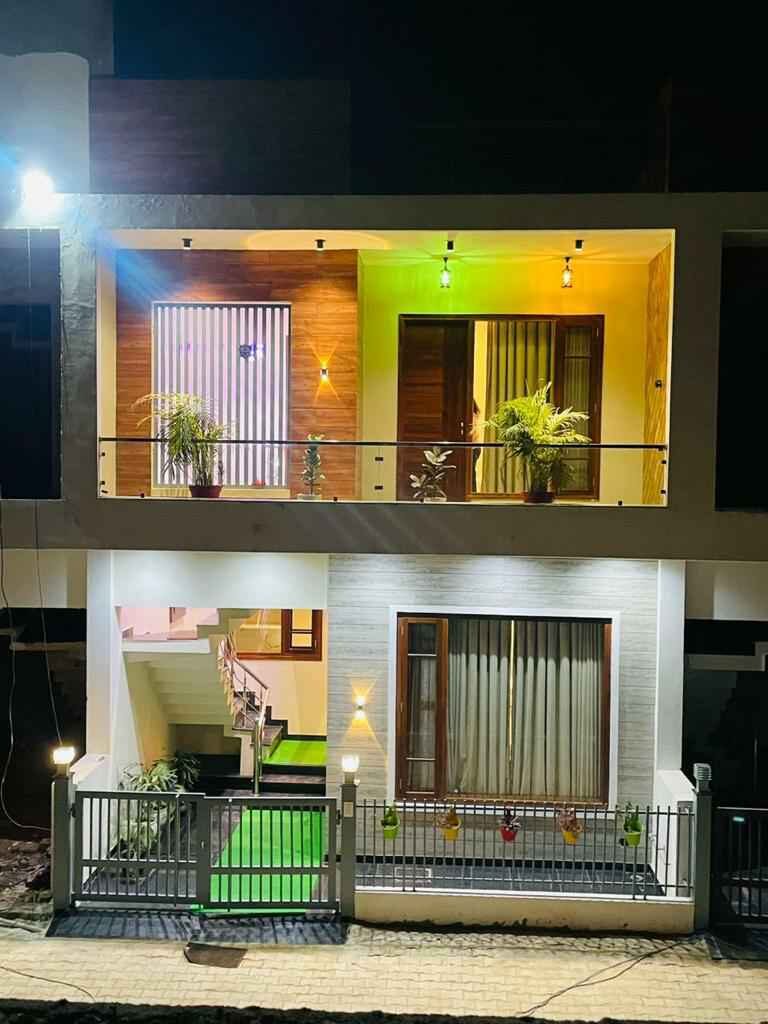 we 3 BHK/4BHK Independent House in new Sunny Enclave Sector 123 on Airport Road Mohali.