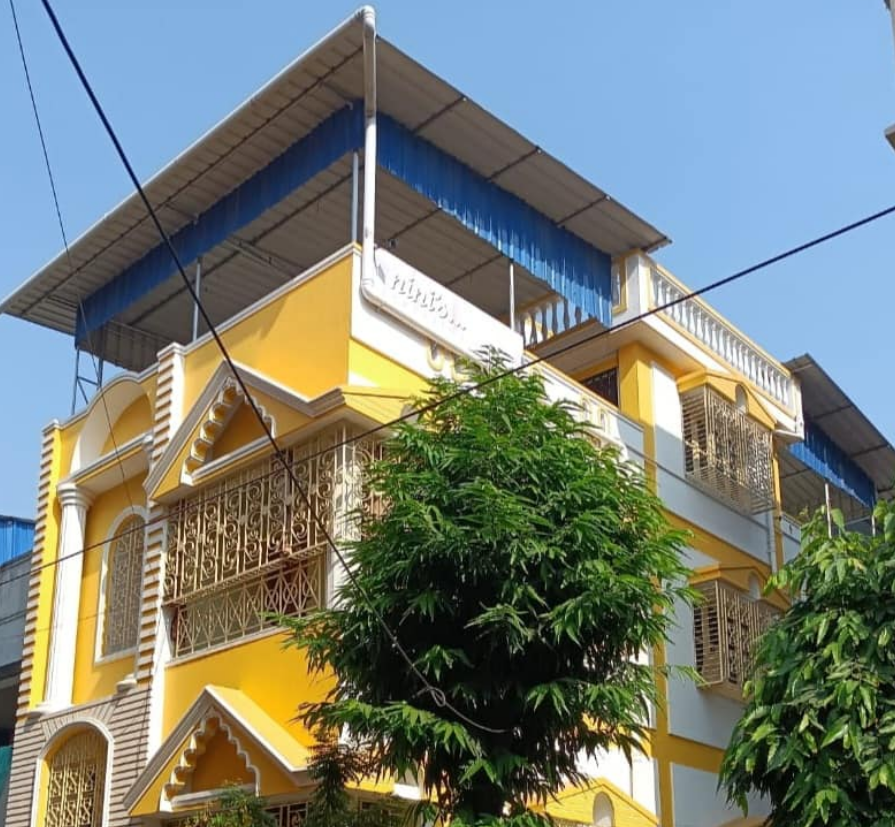 1 Plot Including Building for Sale in Kolkata