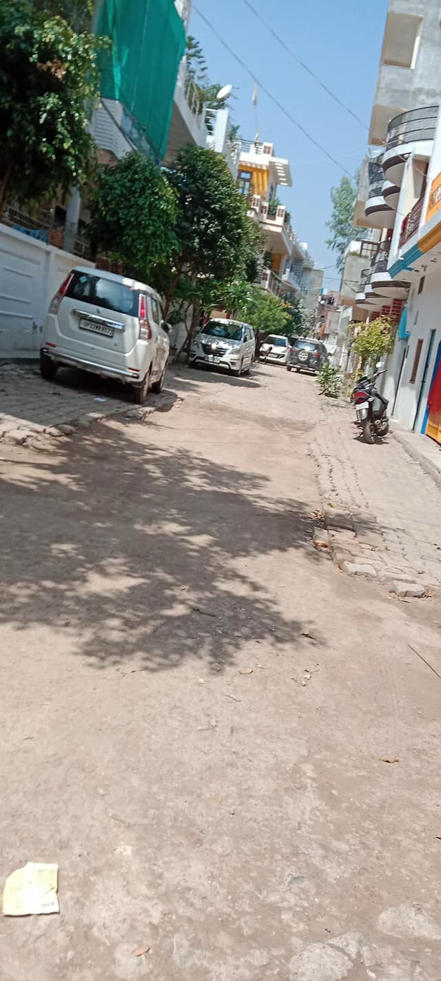 at1 4 Bedroom House for Sale in Lucknow, UP