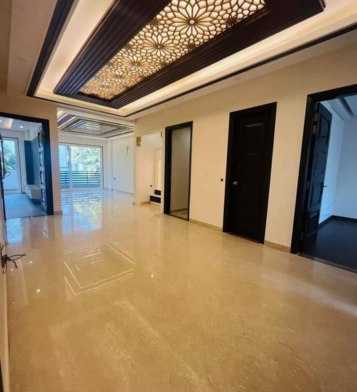 4 BHK Semi furnished available For Rent in South City 2, Gurugram