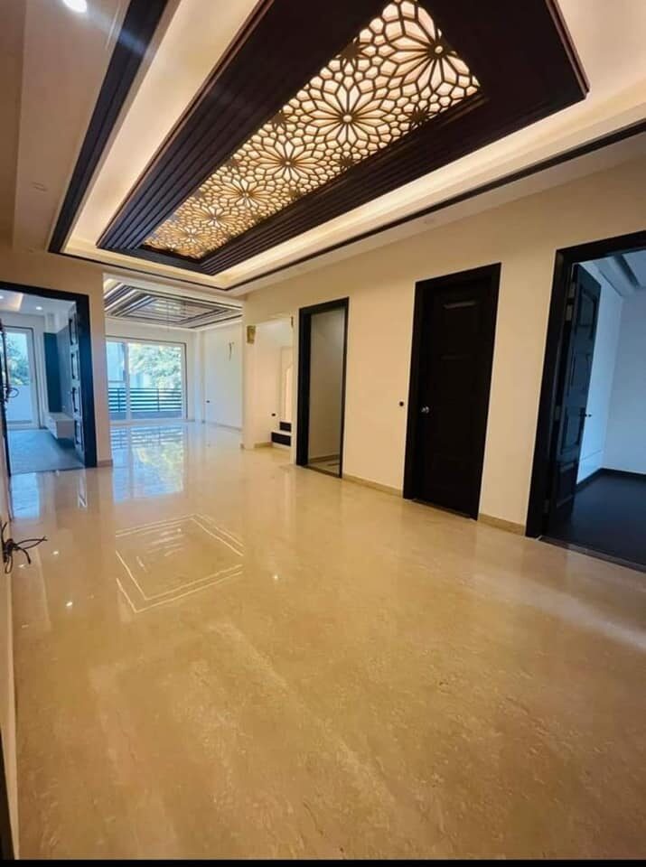muk 4 BHK Semi furnished available For Rent in South City 2, Gurugram