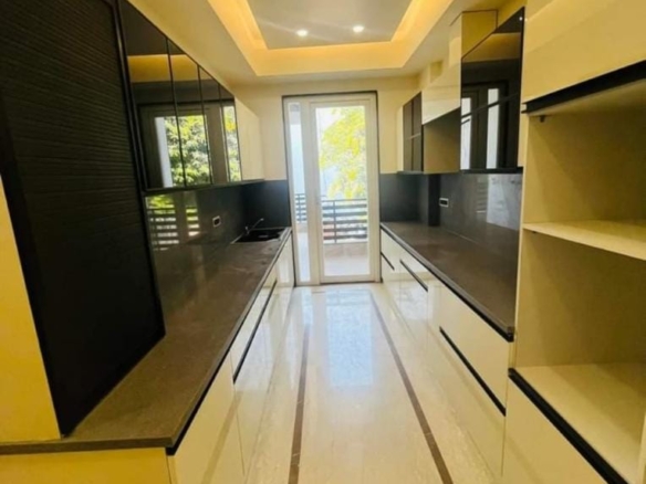 4 BHK Semi furnished available For Rent in South City 2, Gurugram