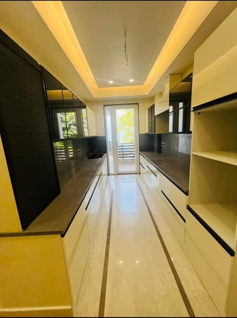 muk1 4 BHK Semi furnished available For Rent in South City 2, Gurugram
