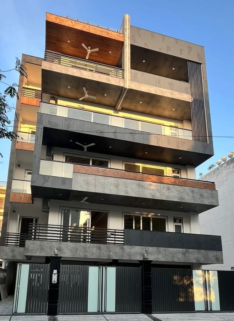 muk4 4 BHK Semi furnished available For Rent in South City 2, Gurugram