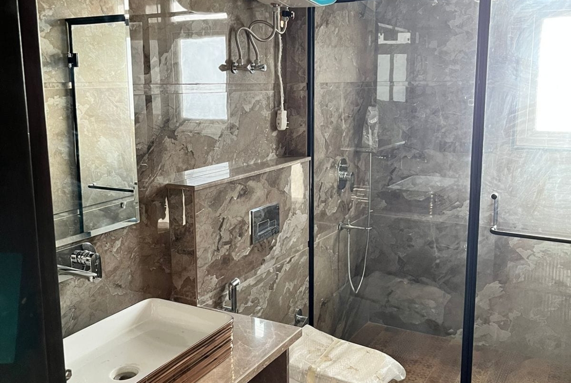 4 BHK Semi furnished available For Rent in South City 2, Gurugram