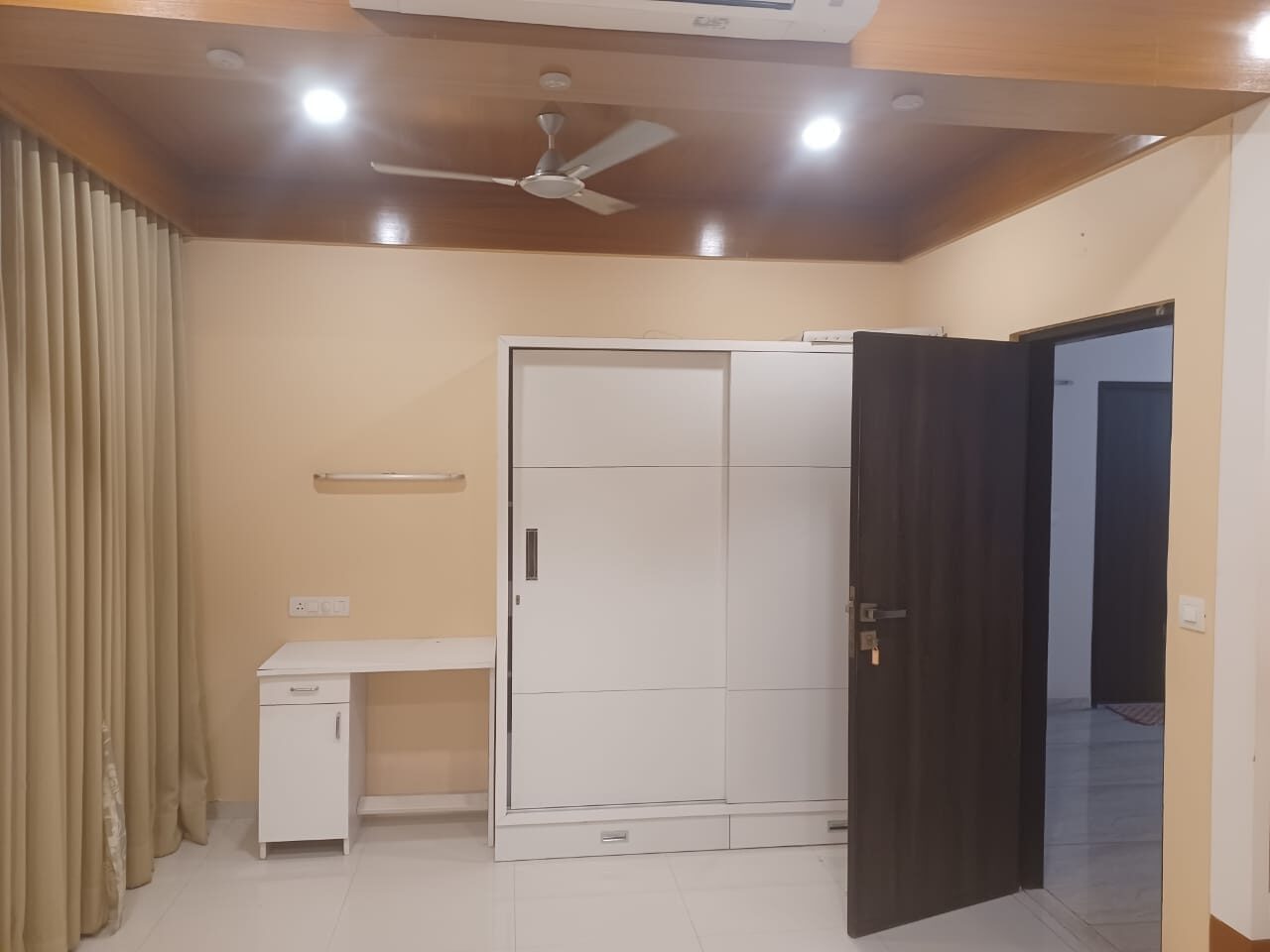 ra7 4 Bedroom House for Sale in Ahmedabad