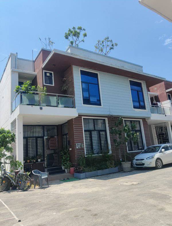 3 Bedroom Duplex Luxury Villa for Sale in Noida