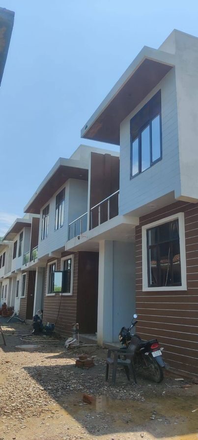 re2 3 Bedroom Duplex Luxury Villa for Sale in Noida