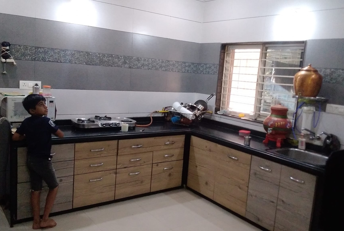 Semi furnished 3 Bedroom Flat for Sale in Anand, Gujarat
