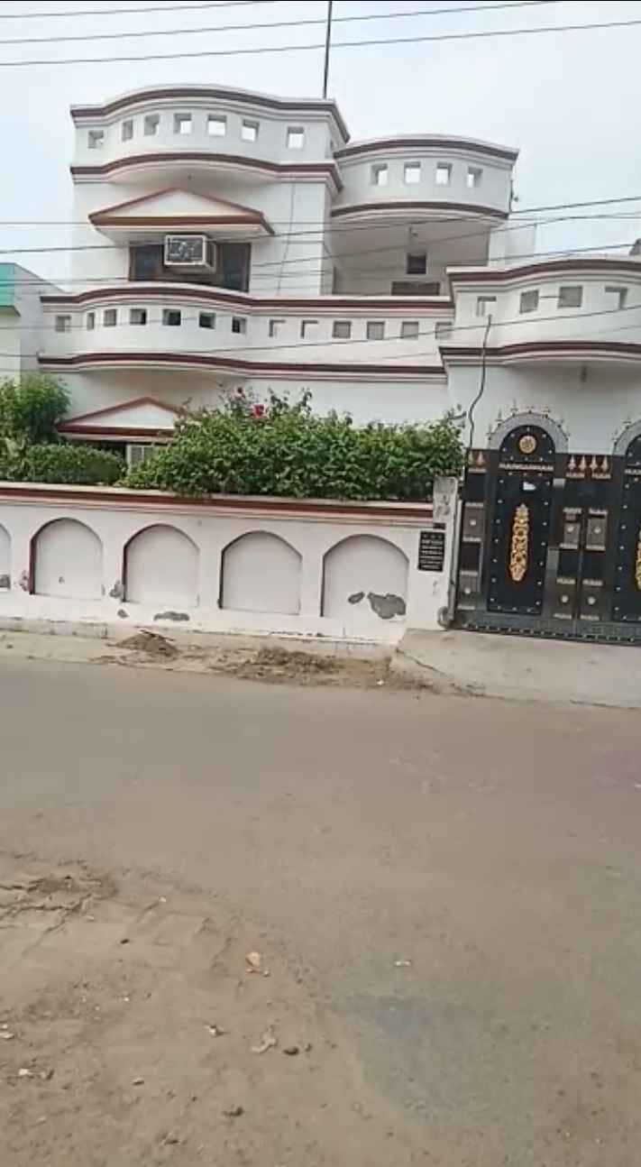 vi1 6 Bedroom House for Sale in Lucknow