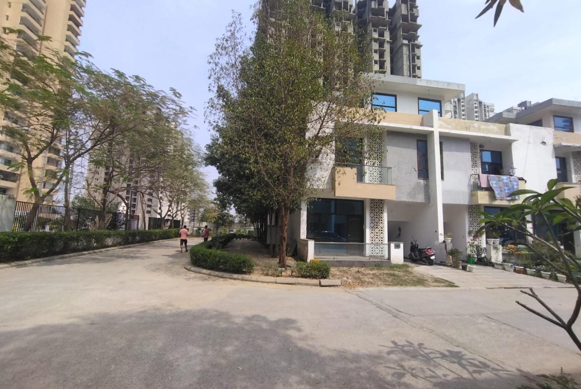 4 Bedroom Villa for Sale in Noida Extn.