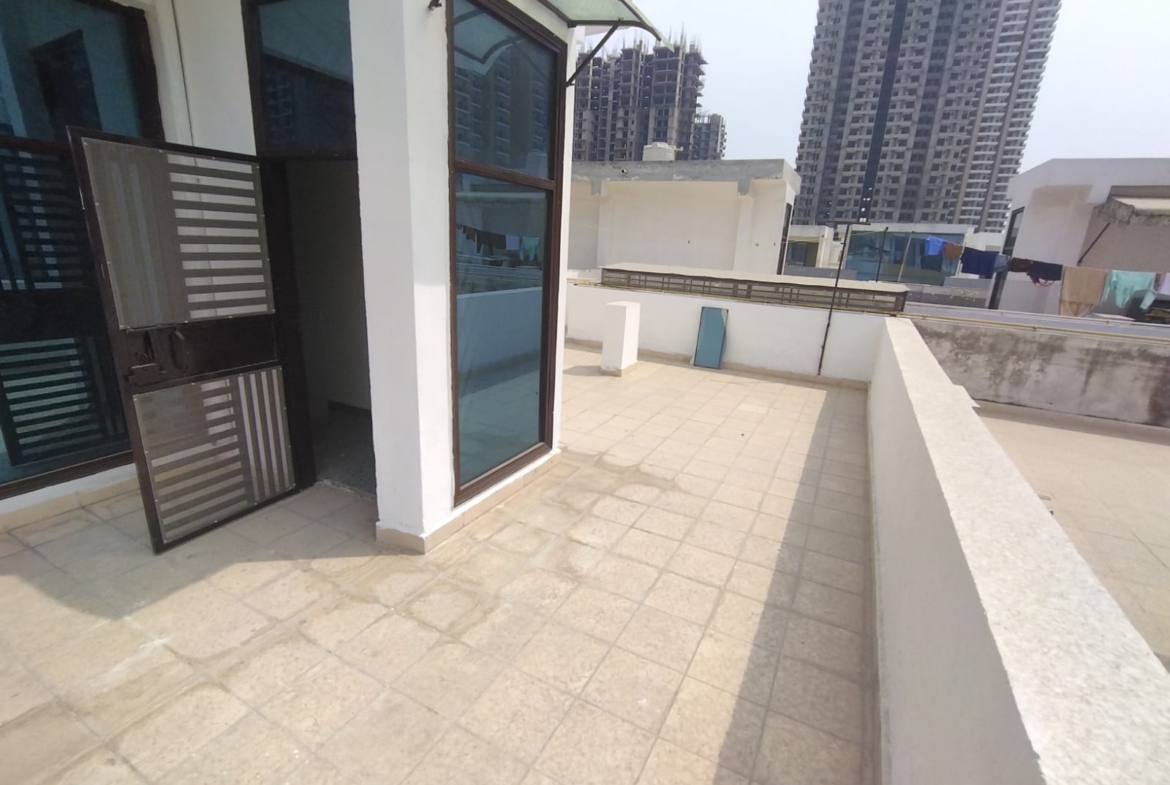 4 Bedroom Villa for Sale in Noida Extn.