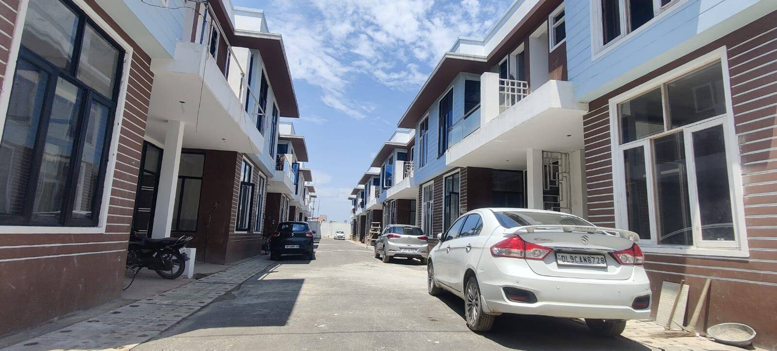 4 Beds Duplex luxury villa for Sale in Noida