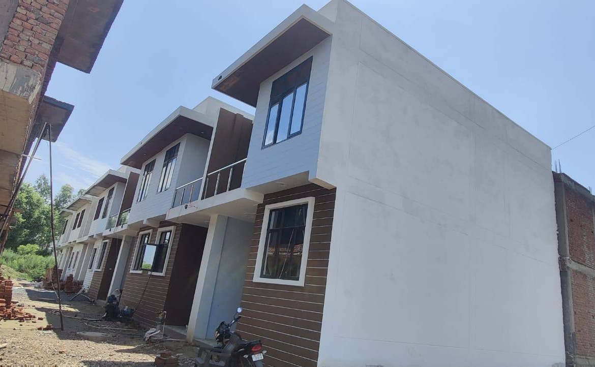 4 Beds Duplex luxury villa for Sale in Noida