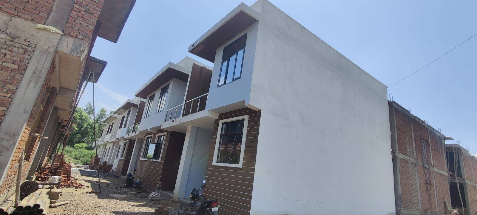 4 Beds Duplex luxury villa for Sale in Noida