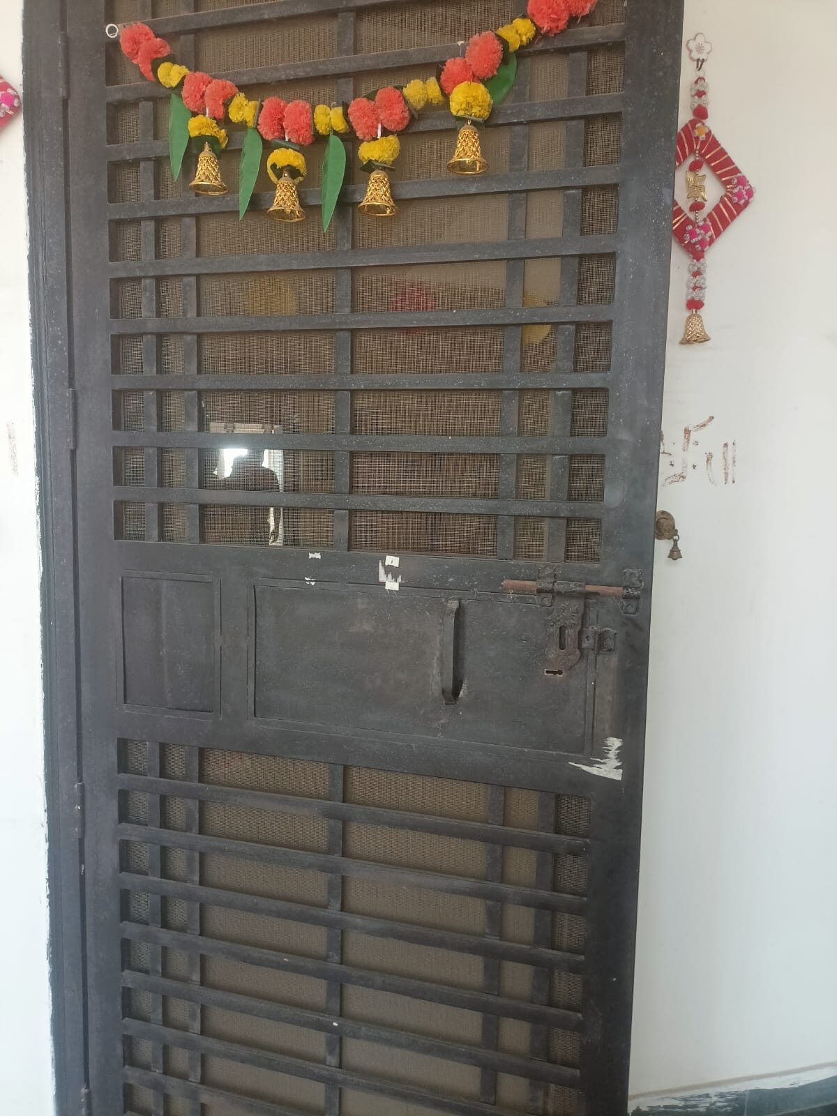 x M G REAL ESTATE PRESENT 3 Beds 3 Baths FLAT FOR SALE IN SECTOR 75 NOIDA