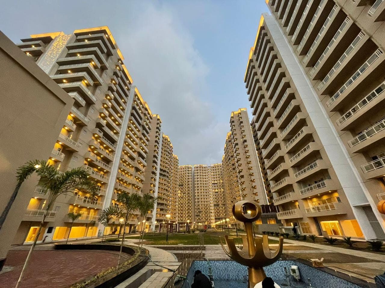 y4 Ready to move in Flats in Prime location Noida . 2Bhk, 2+study, 3Bhk & 4Bhk