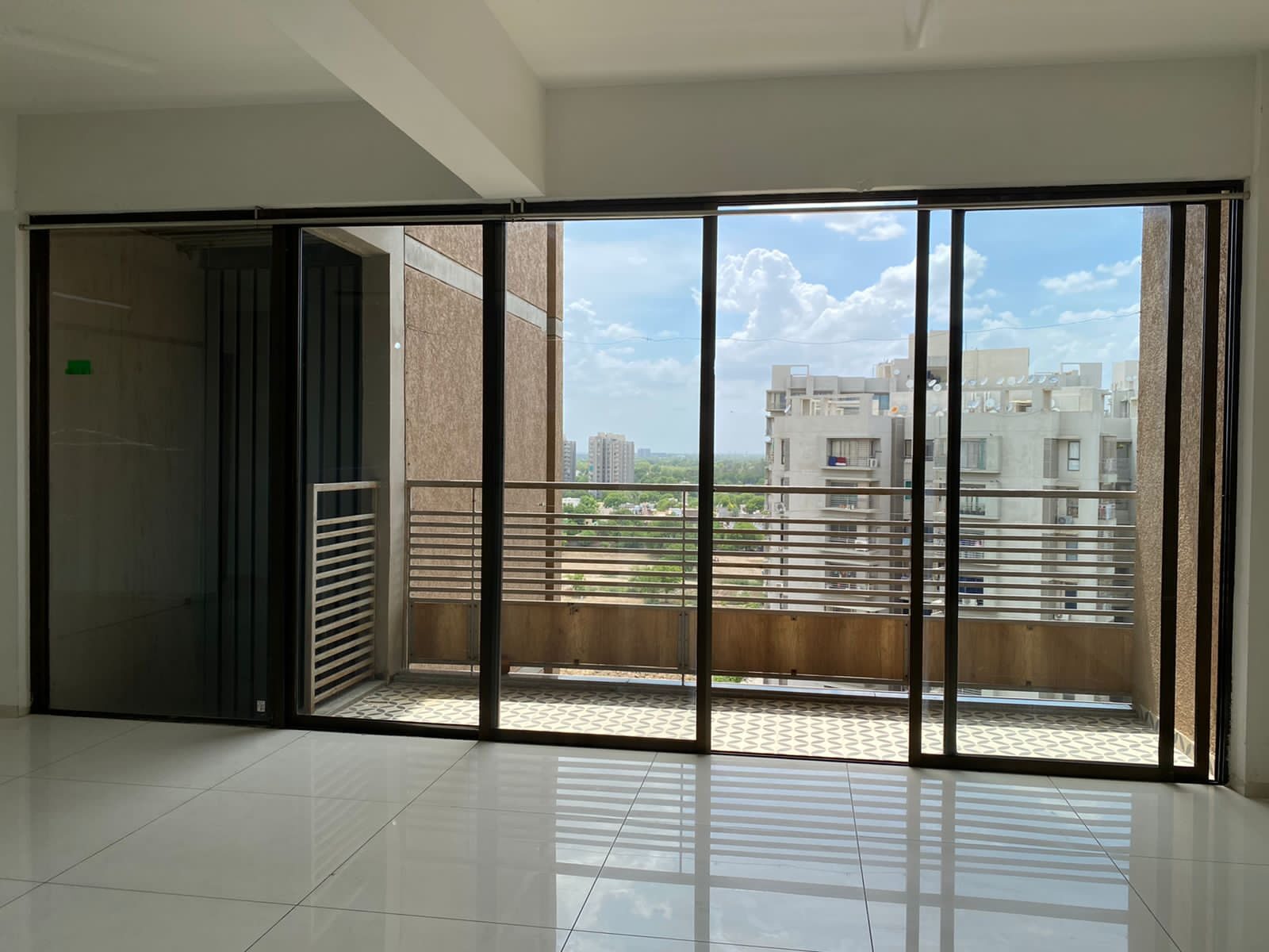 3 Beds Flat for Sale in Ahmedabad, Gujarat